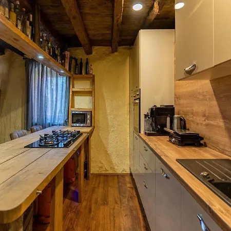Wood Sunshine Holiday Cres