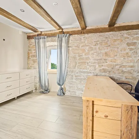 Wood Sunshine Holiday Holiday home Cres